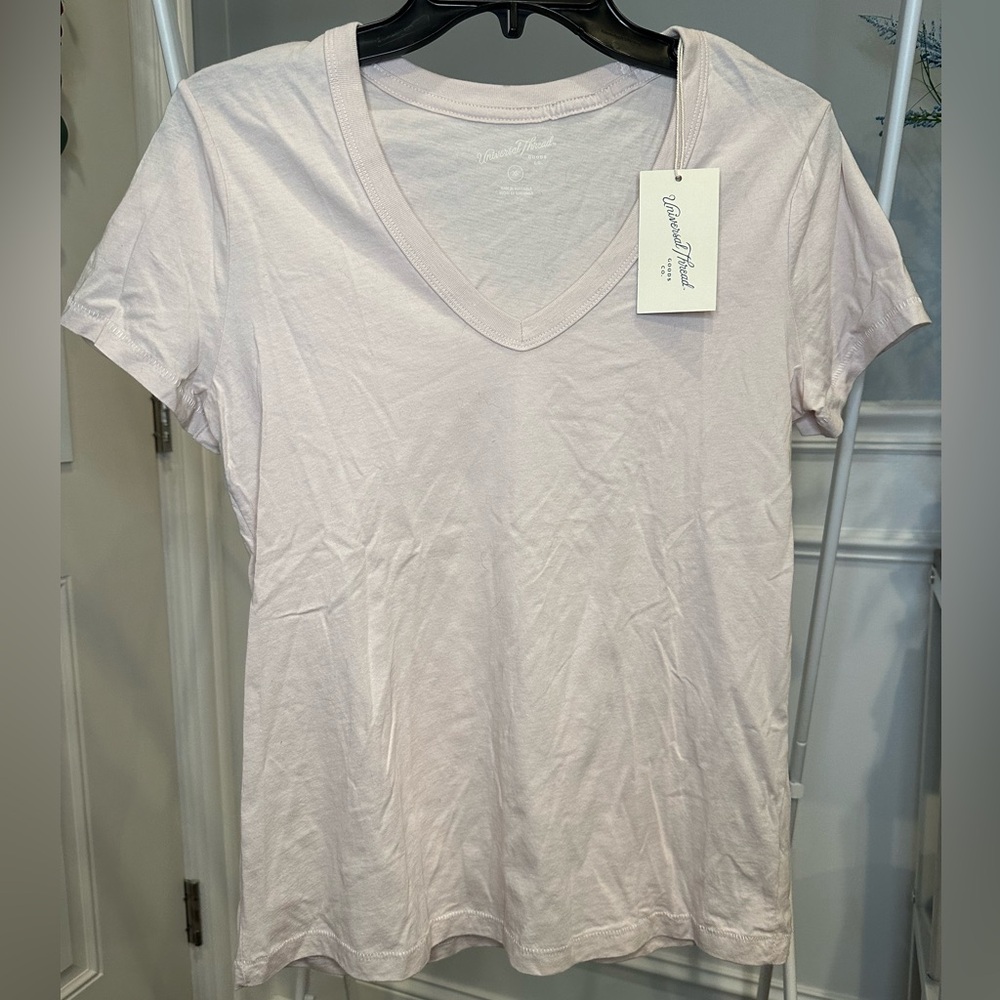 NWT Universal Thread Women's V-Neck T-Shirt - Soft Petal Pink